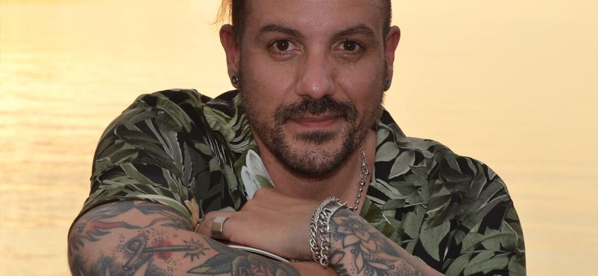 ΚΥΡΙΑΚΟΣ - ΜΕΣΑ ΣΤΑ ΑΣΤΕΡΙΑ Cover