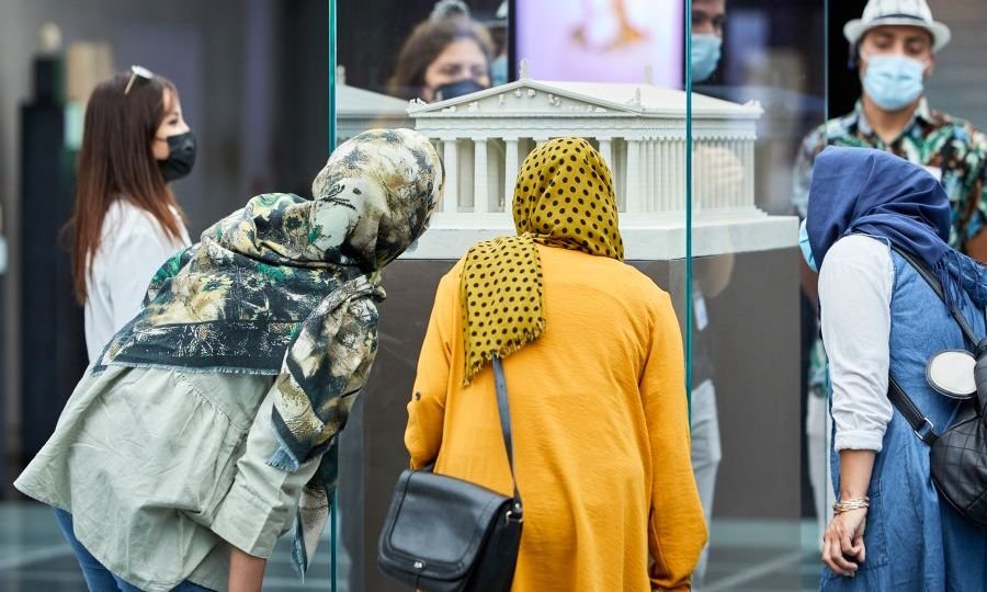 Στιγμιότυπο από πρόγραμμα Μουσείου Ακρόπολης για πρόσφυγες και μετανάστες_Φωτογραφία Γιώργος Βιτσαρόπουλος