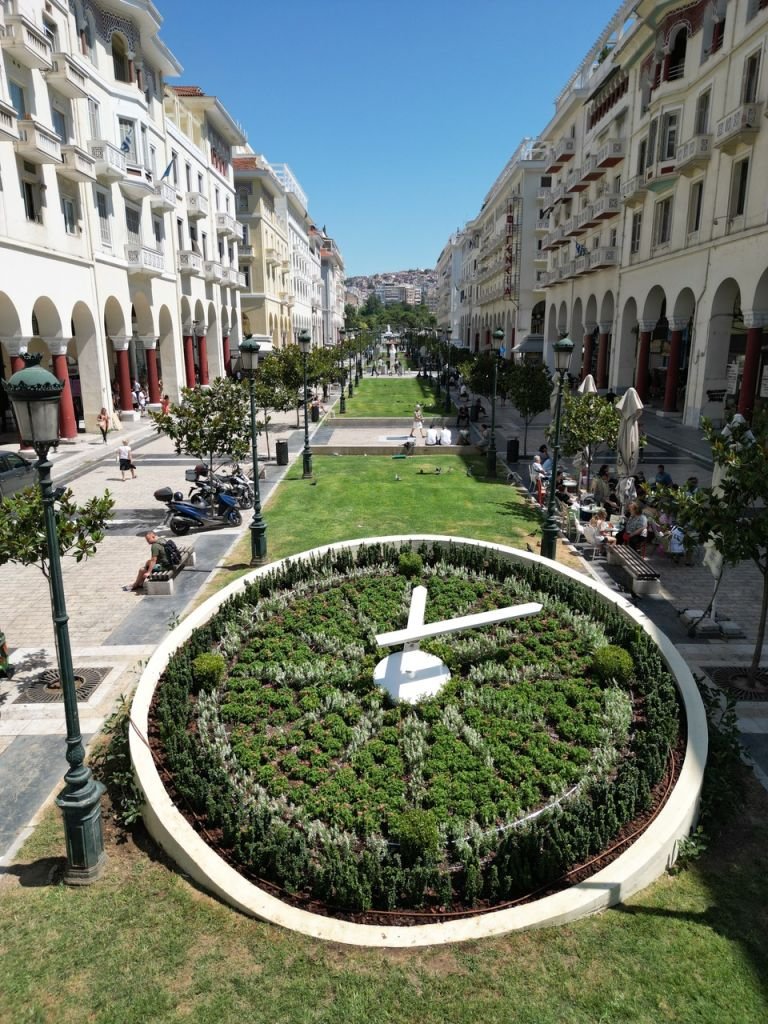 Ο Aμπιγέρ, η θρυλική παράσταση με τους Δημήτρη Παπαμιχαήλ, Ελένη Χατζηαργύρη και Νικήτα Τσακίρογλου, σε σκηνοθεσία Βασίλη Παπαβασιλείου, έρχεται σε online streaming στις 12,13 και 14 Μαρτίου