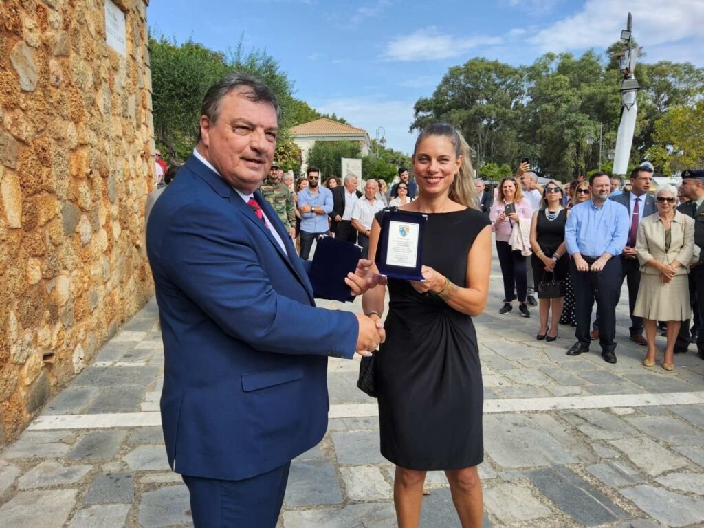 Ο Aμπιγέρ, η θρυλική παράσταση με τους Δημήτρη Παπαμιχαήλ, Ελένη Χατζηαργύρη και Νικήτα Τσακίρογλου, σε σκηνοθεσία Βασίλη Παπαβασιλείου, έρχεται σε online streaming στις 12,13 και 14 Μαρτίου