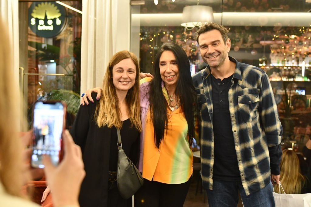 Ο Aμπιγέρ, η θρυλική παράσταση με τους Δημήτρη Παπαμιχαήλ, Ελένη Χατζηαργύρη και Νικήτα Τσακίρογλου, σε σκηνοθεσία Βασίλη Παπαβασιλείου, έρχεται σε online streaming στις 12,13 και 14 Μαρτίου
