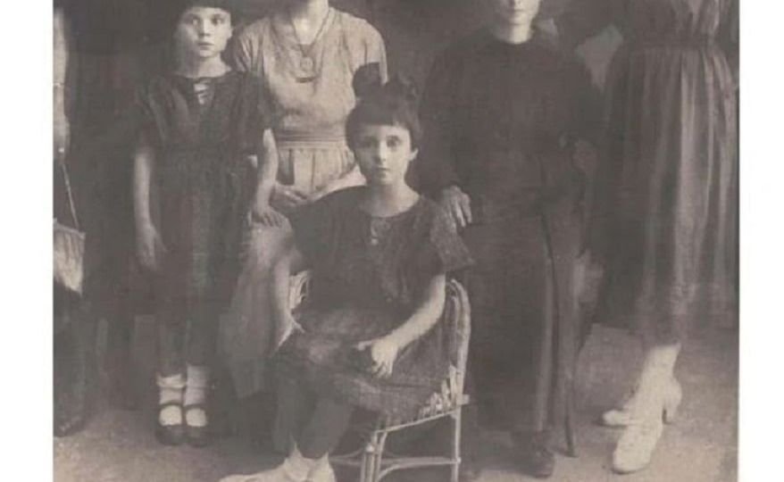 H γυναίκα που έζησε τη Μικρασιατική Καταστροφή διηγείται στον Πάνο Χρυσοστόμου "Του Λαγού τ’ Αυτιά και του Δαιμόνου η Τράπεζα"