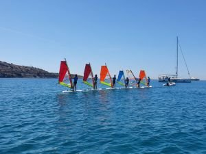 5 (1) Συνδυάστε τον αθλητισμό με την ψυχαγωγία στις ακαδημίες windsurfschool.gr στον όμορφο κόλπο της Βουλιαγμένης.