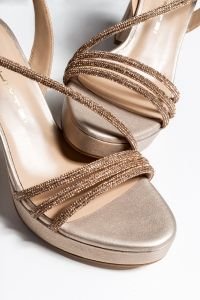 7 Ο απόλυτος συνδυασμός διαχρονικότητας και τάσεων μέσα από must have γυναικεία υποδήματα!