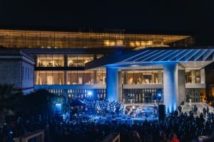 Στιγμιότυπο μουσικής εκδήλωσης στο προαύλιο του Μουσείου Ακρόπολης_Φωτογραφία Πάρις Ταβιτιάν 16α Γενέθλια Μουσείου Ακρόπολης την Παρασκευή 20 Ιουνίου