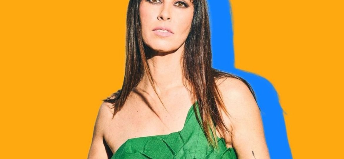 Η Σαλίνα Γαβαλά παρουσιάζει το “Ονειρεύομαι”, την ελληνική εκδοχή του θρυλικού τραγουδιού “Historia de un Amor”.