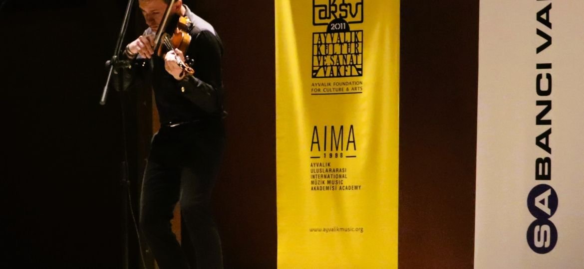 Ο Ιωάννης Νίκολης στο Διεθνές Φεστιβάλ Κλασικής Μουσικής του Αϊβαλί στην Τουρκία!