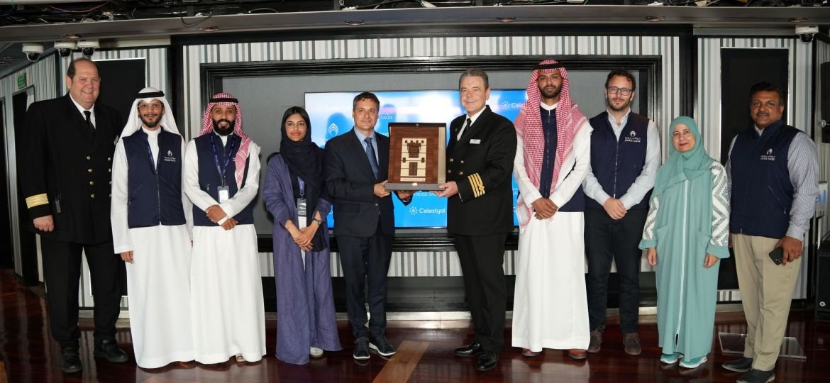 Η Cruise Saudi καλωσορίζει τη Celestyal στην πρώτη της προσέγγιση στη Τζέντα με ανταλλαγή πλακέτας