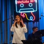 «Μόνο εσένα έχω» από τη Βασιλική Μιχαλοπούλου και τις «Κασέτες του Μελωδία 99,2 – Οι φωνές του αύριο»