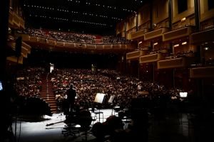 Κατάμεστο το Μέγαρο Μουσικής Θεσσαλονίκης στη παράσταση «Ζωή Τηγανούρια – Μια Βεντάλια από Γυναίκες»!