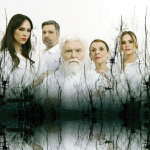 Το Δημοτικό Θέατρο Πειραιά παρουσιάζει την κορυφαία μαύρη κωμωδία του Γιώργου Ηλιόπουλου «Το μαύρο κουτί» σε σκηνοθεσία του Αλέξανδρου Κοέν.