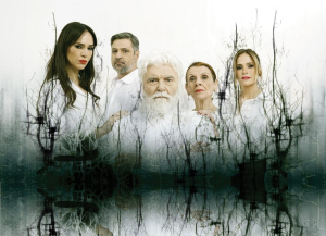 Το Δημοτικό Θέατρο Πειραιά παρουσιάζει την κορυφαία μαύρη κωμωδία του Γιώργου Ηλιόπουλου «Το μαύρο κουτί» σε σκηνοθεσία του Αλέξανδρου Κοέν.